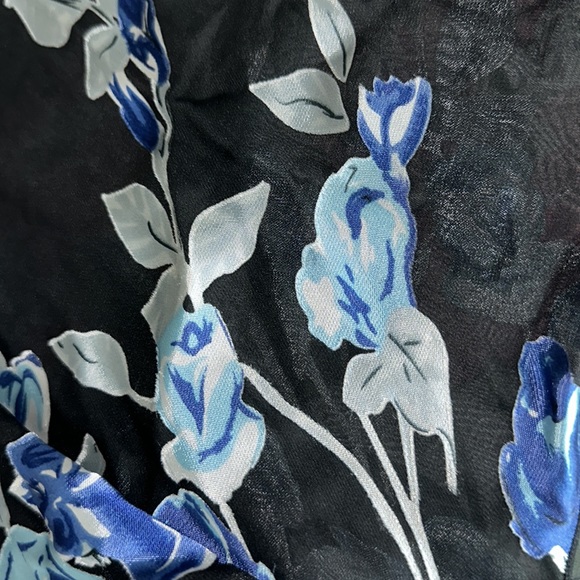 Sheer Floral Beach Cover-Up. - Picture 6 of 6